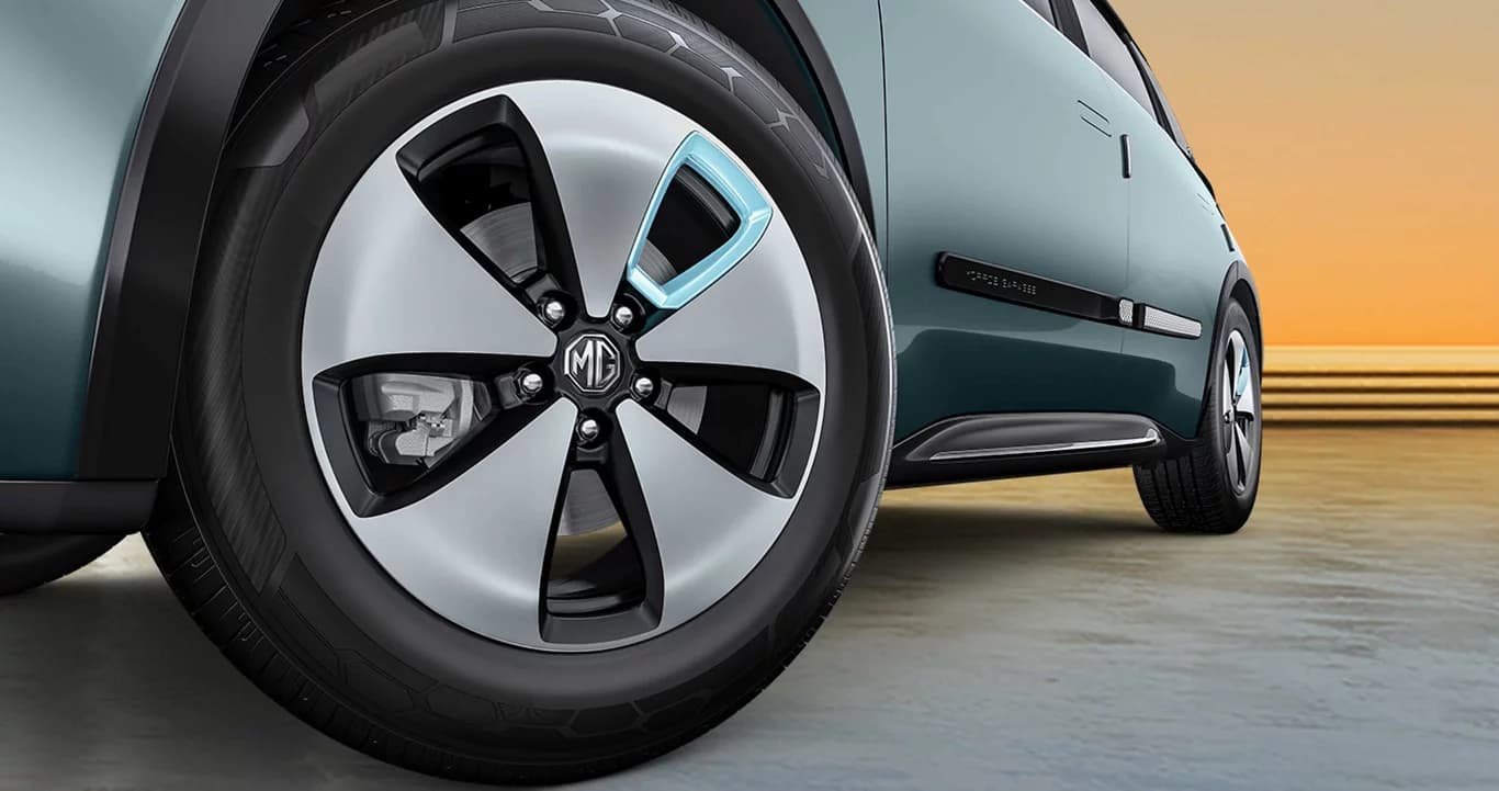 R18 Diamond Cut Alloy Wheels